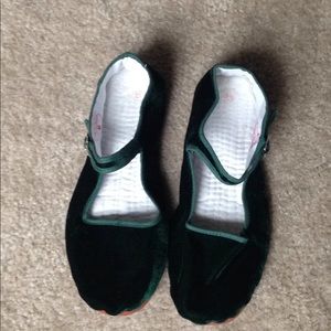 Hao yu urban outfitters velvet Mary Janes